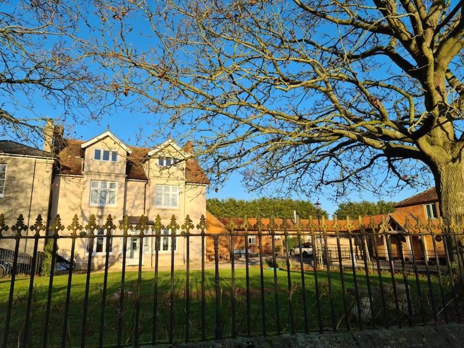 Stylish 2 Bed Apart In The Heart Of North Norfolk Норт Уолшам Екстериор снимка