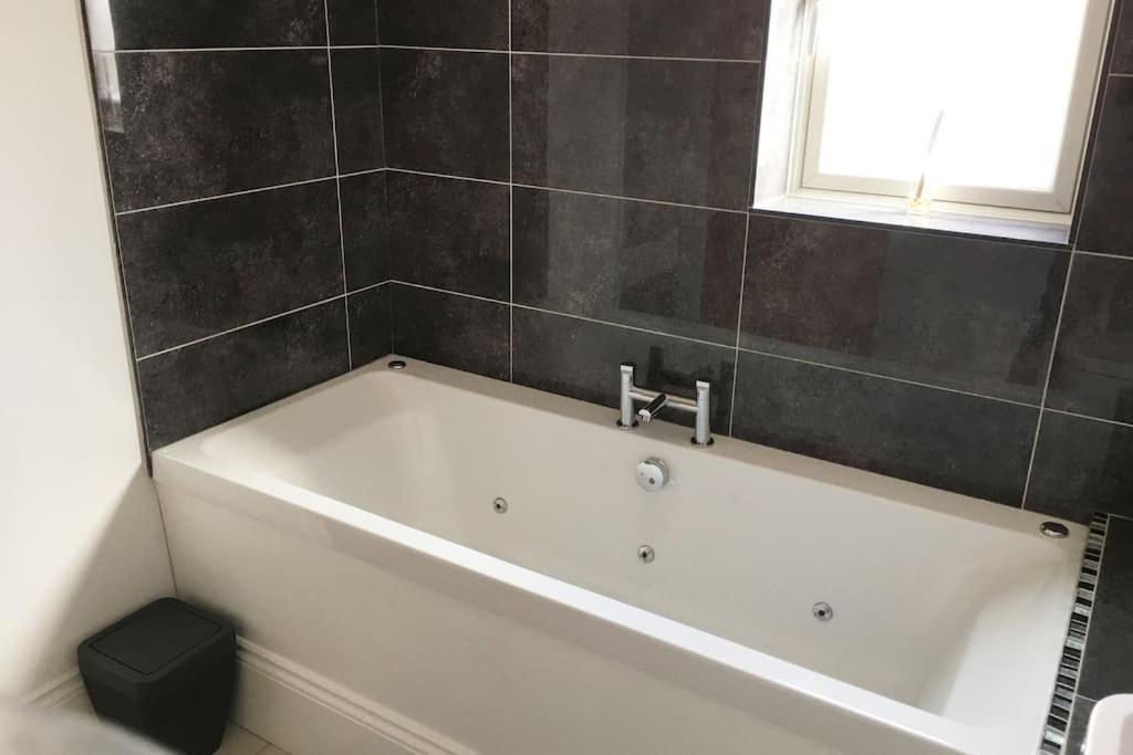 Stylish 2 Bed Apart In The Heart Of North Norfolk Норт Уолшам Екстериор снимка