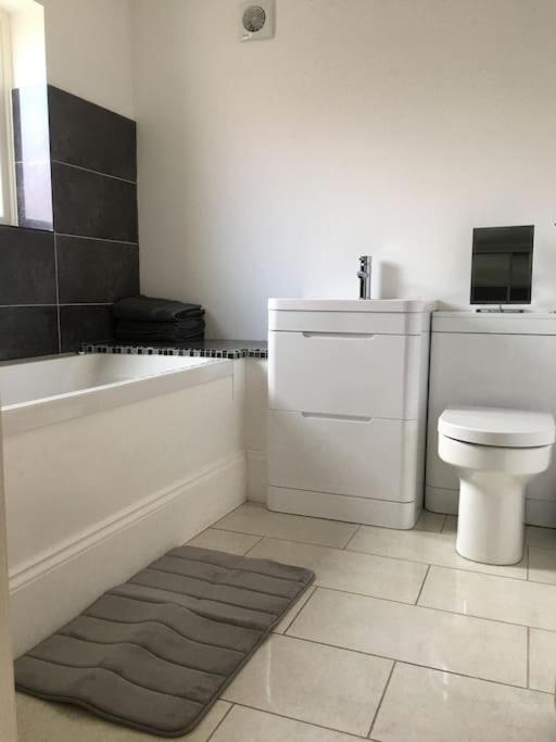 Stylish 2 Bed Apart In The Heart Of North Norfolk Норт Уолшам Екстериор снимка
